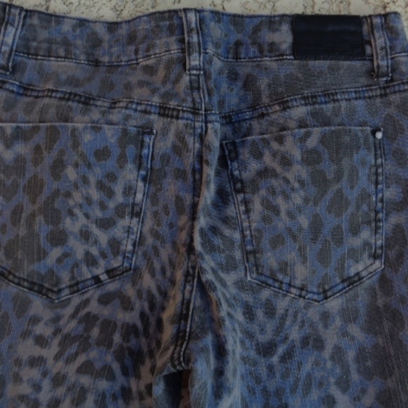 DKNY Size 4 Animal Print Jeans - Picture 6 of 8